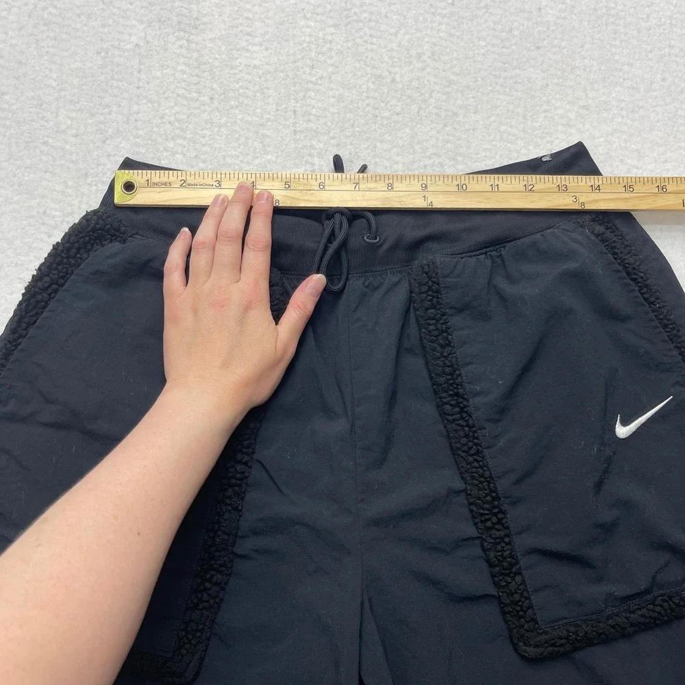 Nike Womens Woven Essential High Rise Loose Fit Pants‎ Black Sherpa Large DQ6809